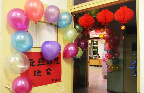 色彩絢麗、喜氣洋洋的活動現(xiàn)場