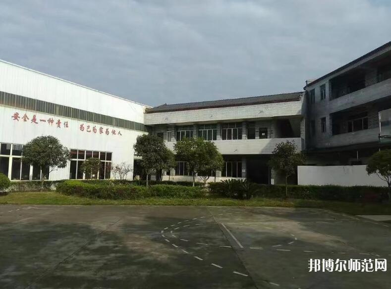 成都莊園機電職業(yè)技術(shù)幼兒師范學(xué)校2018年報名條件、招生對象