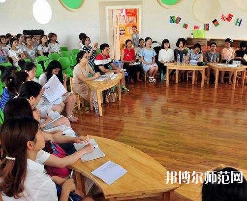 十堰2020年中專幼師學(xué)?？梢钥即髮? width=