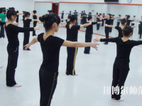 白銀2020年中專幼師學(xué)?？梢钥即髮? /><b>白銀2020年中專幼師學(xué)?？梢钥即髮?/b><span>2020-05-21 11:19</span><p>白銀中專幼師學(xué)校可以考大專嗎?同學(xué)能夠由繼續(xù)學(xué)習(xí)的想法，這一點(diǎn)是非常好的。而升學(xué)的方法有很多種，可以參加高職院校開(kāi)設(shè)的單</p></a></li>
            <li><a href=