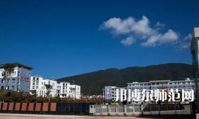 2023年麗江師范高等專科學(xué)校報(bào)名條件、招生對象